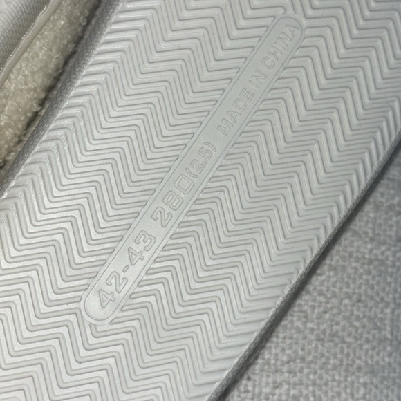 NEW Christmas Rudolph the Reindeer Slippers - Picture 6 of 8